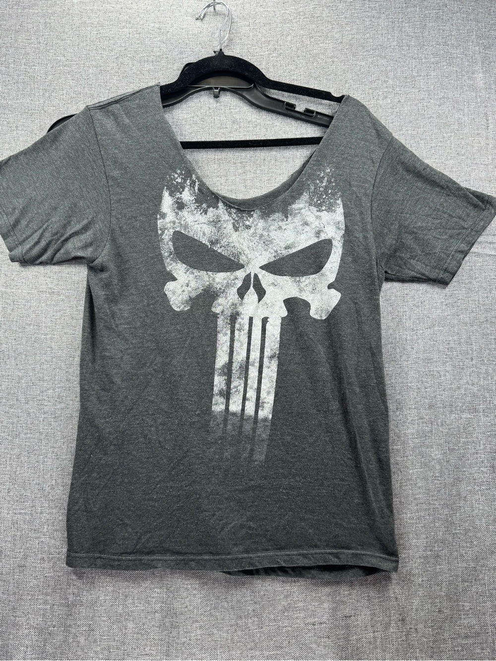 Gray Short-Sleeve Kids Tee with White Skull Graphic